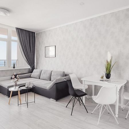 Sea & Sky Apartments Odesa Room photo