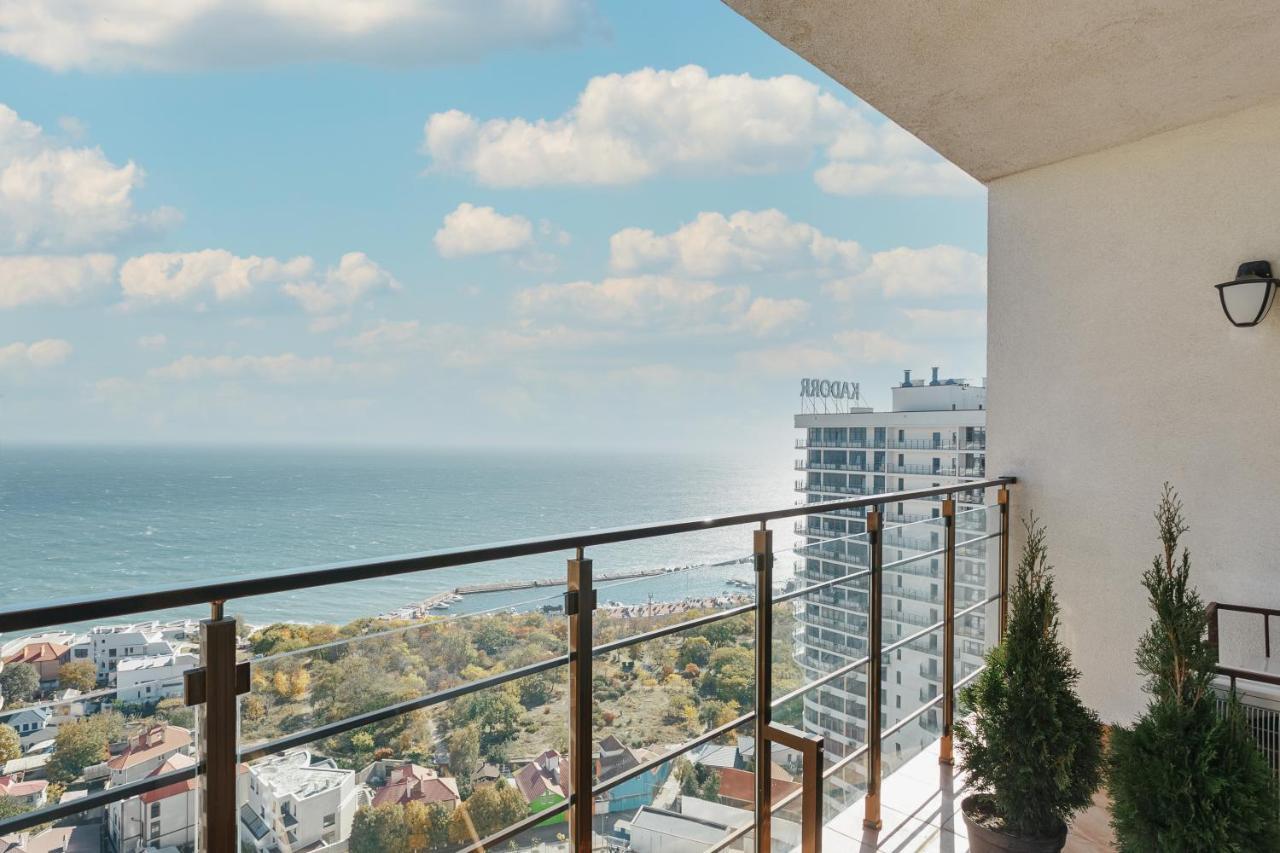 Sea & Sky Apartments Odesa Exterior photo