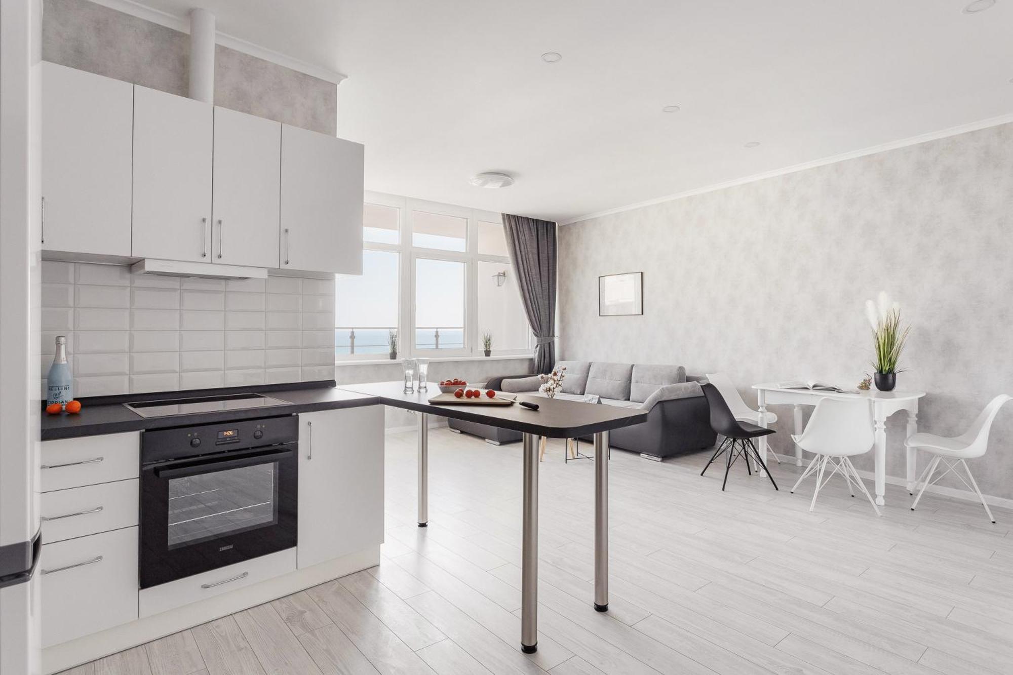 Sea & Sky Apartments Odesa Room photo